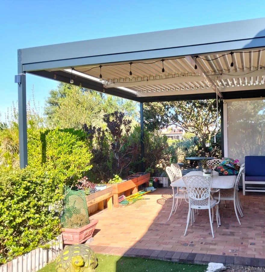 Louvre awning with outdoor blind in Stellenbosch