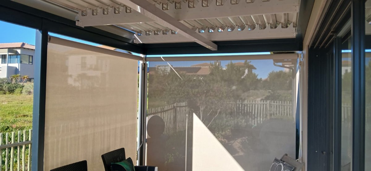 Outdoor roller blind on a Tokai patio